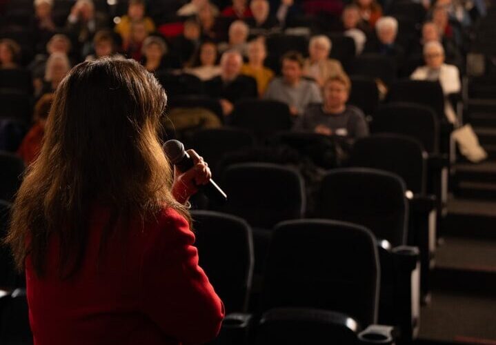 Shaza Maddad parle de son film "Noor". (©Johan Friedli/Prix Farel)