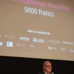 Monsieur Jean Berthoud, Président du Conseil d’Administration de la Banque Bonhôte & Cie remet le Prix Explainer Bonhôte. (©Johan Friedli)